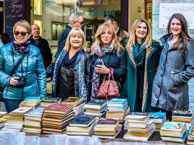 Οι Patrinistas αντάλλαξαν βιβλία και έκο...