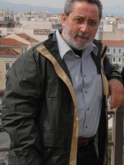 Ο Κώστας Λογαράς (η φωτ. είναι από το pa...