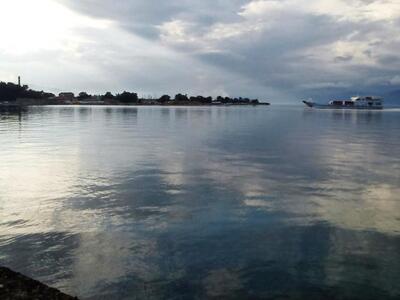 Φορτηγό - ψυγείο έκανε "ποδαρικό&qu...