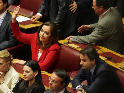 Έτοιμη για νέο κόμμα η Ντόρα Μπακογιάννη 