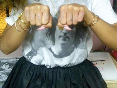 Η Rihanna... «ξαναχτυπά» κι άλλο τατουάζ! 