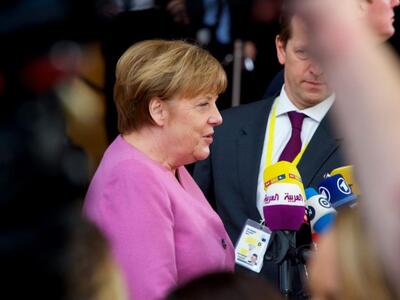 Spiegel: «Μέρκελ, η μητέρα του AfD» - Τα...