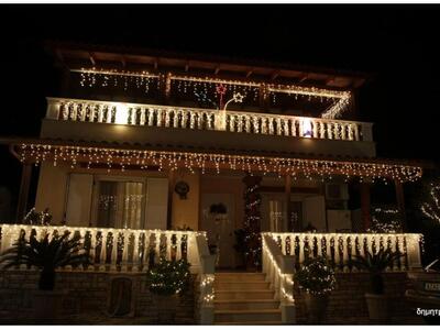 Πάτρα: Λάμπει όλη η Οβρυά! Δείτε φωτογρα...