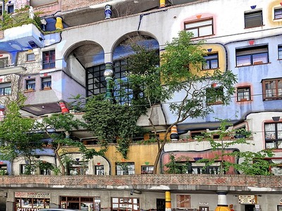 Βιέννη: Hundertwasserhaus, η πολύχρωμη ο...
