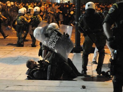 Πενήντα προσαγωγές και πέντε συλλήψεις σ...