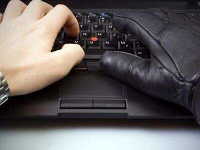 Πάτρα: Απατεώνες χάκερ "μπλοκάρουν&...