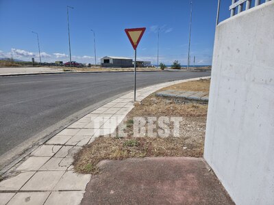 Το αδιέξοδο του ποδηλατόδρομου στην είσο...