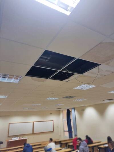 ΠΑΝΕΠΙΣΤΗΜΙΟ: Κατέρρευσε τμήμα της οροφής... ευτυχώς χωρίς φοιτητές! Τι απαντά ο Χρήστος Μπούρας