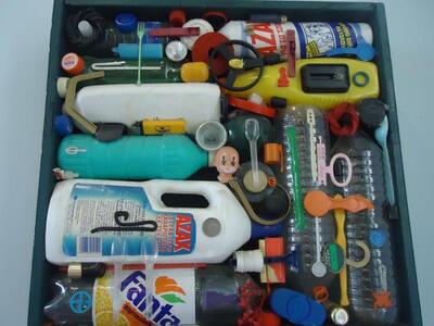  Εργα του Βασίλη Σκυλάκου από πλαστικά σ...