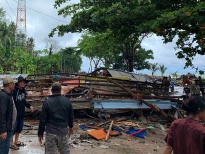Συγκλονιστικό ΒΙΝΤΕΟ από το τσουνάμι στη...