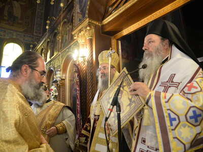 Πάτρα - φωτό: Η λειτουργία και η λιτανεία στον Αγιο Νεκτάριο