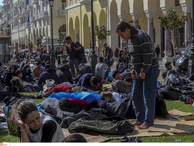 Παραμένουν στην πλατεία Αριστοτέλους οι ...