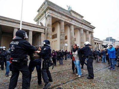 Γερμανία-Covid-19: Επεισοδιακές διαδηλώσ...