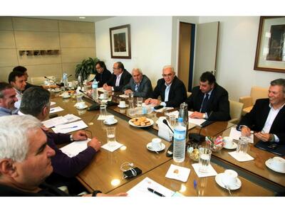 Μείωση 11% στους βασικούς μισθούς ζητούν...