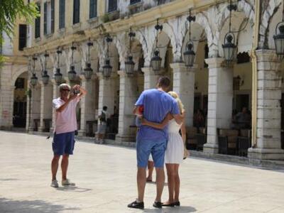 Σε υψηλά επίπεδα η τουριστική κίνηση τον Αύγουστο