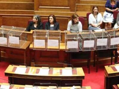 Απίστευτο: 23 βουλευτές άλλων κομμάτων ψ...