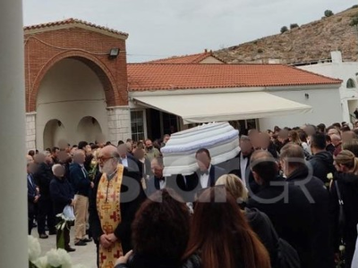 Θρήνος στην κηδεία της 15χρονης που πέθα...