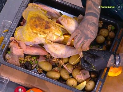 Ο chef Τίμος μάς φτιάχνει την τέλεια γεμ...