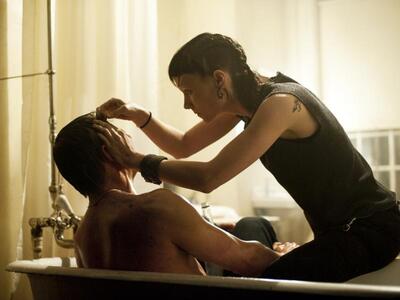 Το κορίτσι με το Tατουάζ 12 Ιανουαρίου σ...