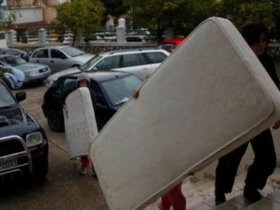 Κεφαλονιά: Η ζωή στα αντίσκηνα - Συγκλον...