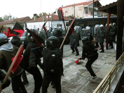 Ένταση και δακρυγόνα στην πορεία για τον...