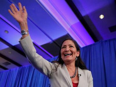 Μια... Ινδιάνα Υπουργός Εσωτερικών των Η...