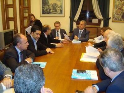 Διαβεβαιώσεις κυβέρνησης και εκπροσώπων...