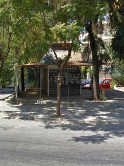 Κορίνθου και Καρόλου, στην πλατεία Πυροσβεστείου