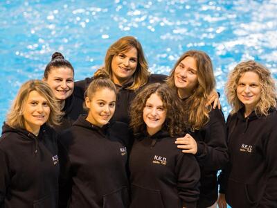 Αδελφές Μανέτα και κόρες παίζουν μαζί πό...