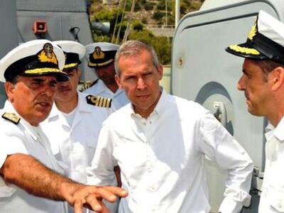 Δαβάκης: Η γυναίκα μου είναι αποσπασμένη...