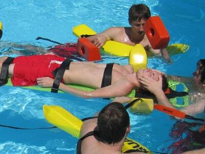 Υποχρεωτικοί οι ναυαγοσώστες σε πισίνες,...