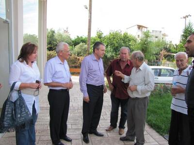 Ο Δημήτρης Κατσικόπουλος στα ΚΑΠΗ της Πά...