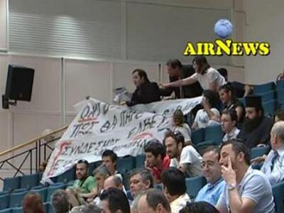 Ένταση στην ομιλία του Κακλαμάνη στο Μεσολόγγι 