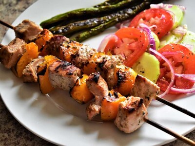 Συνταγή για μοσχαρίσια σουβλάκια με λαχανικά
