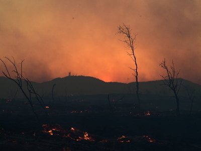 Ολονύχτια μάχη στις φωτιές - 2 αεροσκάφη...
