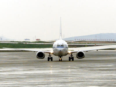 Αεροπλάνο χτυπήθηκε από κεραυνό - Πετούσ...