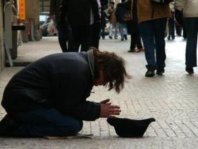 Πάτρα: Στην επαιτεία απο ανάγκη ή... κατ...