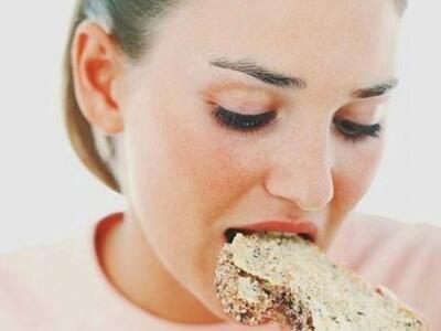 Τα διατροφικά λάθη που σας προσθέτουν χρόνια 