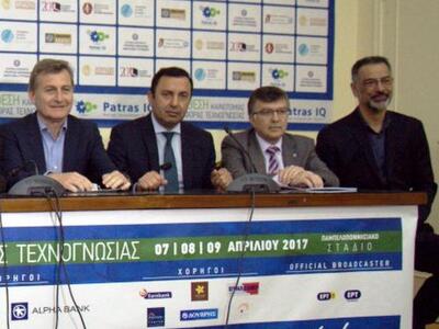 Από αριστερά, ο Διευθύνων Σύμβουλος της...