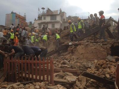 Νεπάλ: Ζωή στα ερείπια μετά από οκτώ μέρες! 