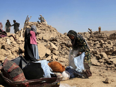  Αφγανιστάν: Ξεπερνούν τους 800 οι νεκρο...