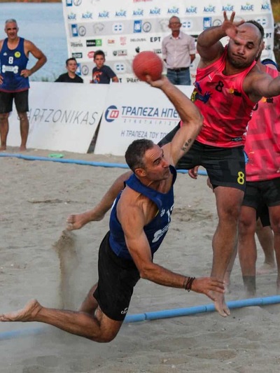 Ο Κανέλλος Γεωργίου ενώ πραγματοποιεί σουτ