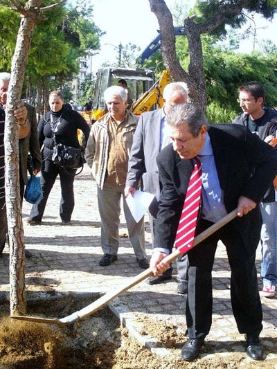 Το πεύκο, το φτυάρι και ο Φούρας