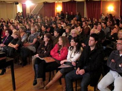 Άποψη από την κατάμεστη αίθουσα της Φιλαρμονικής