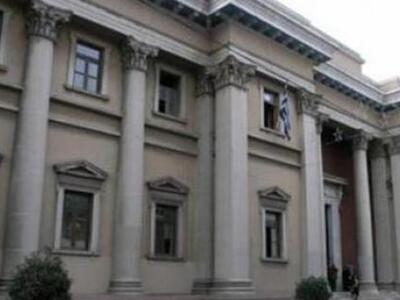 Αθώοι οι Καράβολας, Κουρεμένος και Δεμαρ...