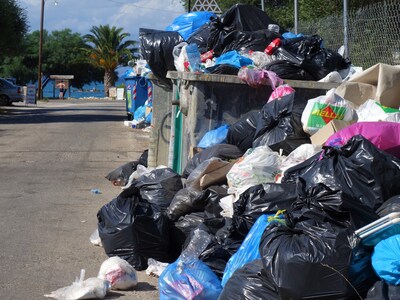 Ξεμπλοκάρει η διαδικασία αποκομιδής απορ...