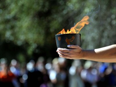 Με ηλιοφάνεια σε λίγη ώρα η τελετή της ο...
