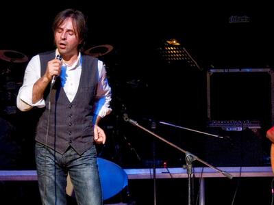 Ο Βασίλης Λέκας τραγούδησε χθες στην Πάτ...