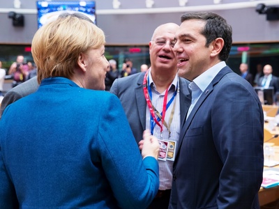 Bloomberg: Η Γερμανία δίνει στον Τσίπρα ...