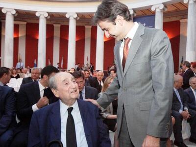 Οι ευχές του Κυριάκου στον επίτιμο – Κλε...